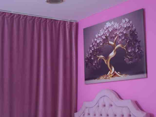 LaraBrynn webcam
