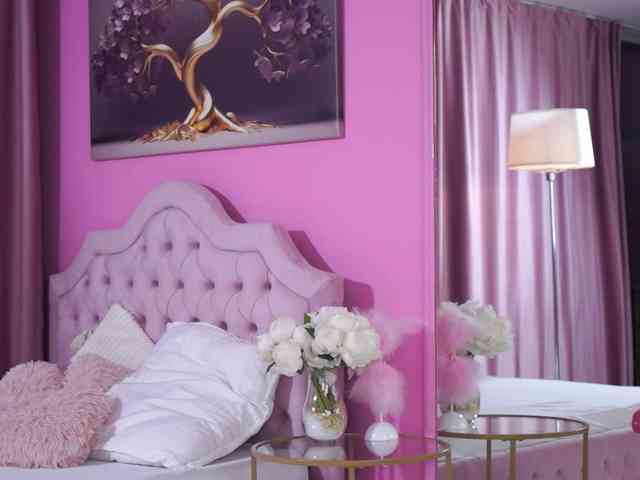 LaraBrynn Sex Cam Show