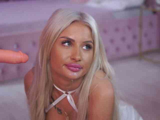 LaraBrynn webcam