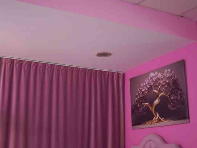LaraBrynn webcam