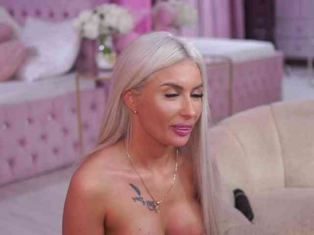 LaraBrynn Sex Cam Show