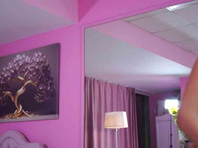 LaraBrynn Sex Cam Show