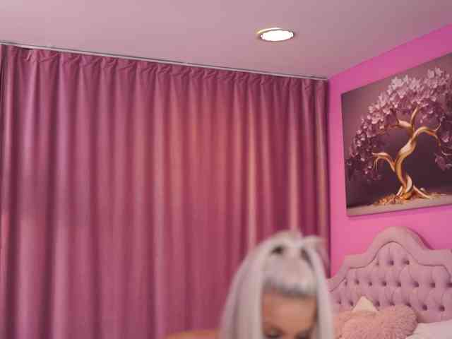 LaraBrynn webcam