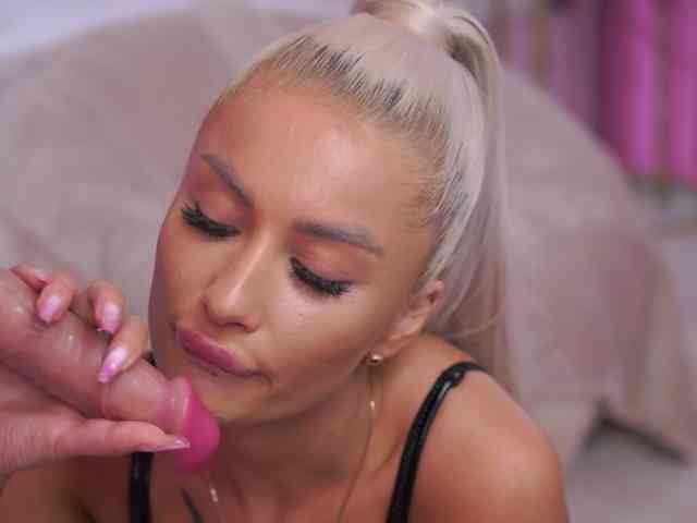 LaraBrynn — Female live cam