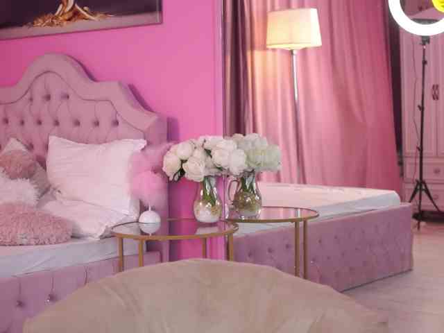 LaraBrynn Live Webcam on BongaCams