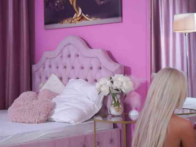 LaraBrynn Sex Cam Show
