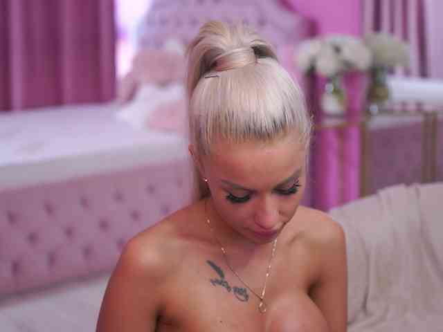 Model: LaraBrynn