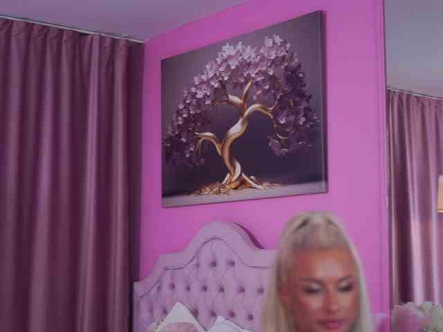 LaraBrynn Sex Cam Show