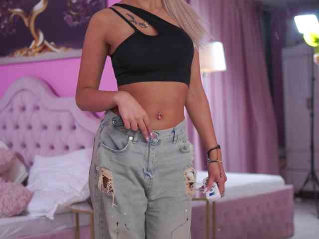 Model: LaraBrynn