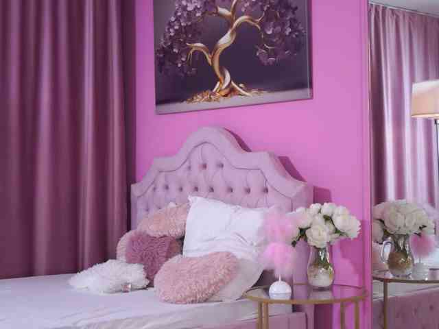 LaraBrynn Sex Cam Show
