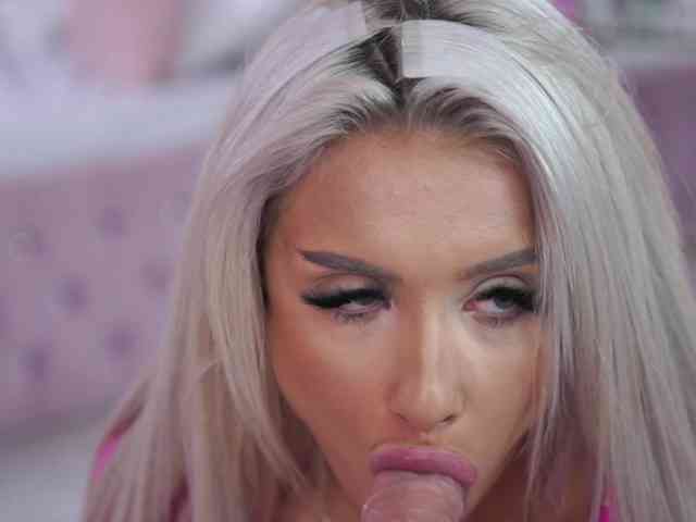 LaraBrynn webcam