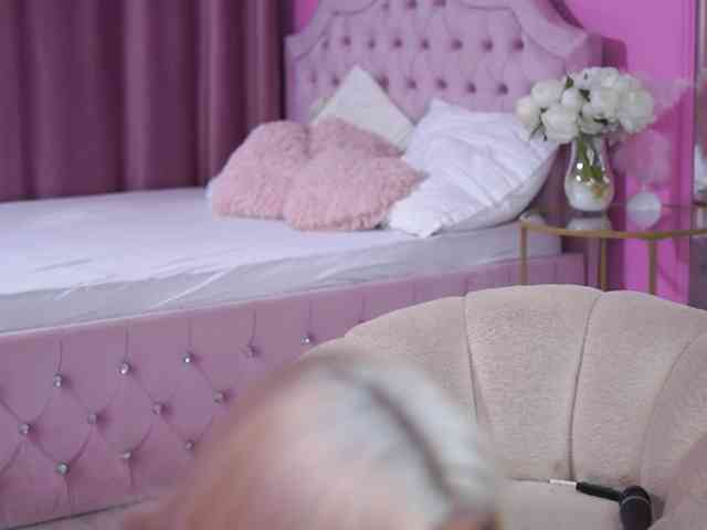 LaraBrynn Sex Cam Show