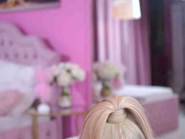 LaraBrynn Sex Cam Show