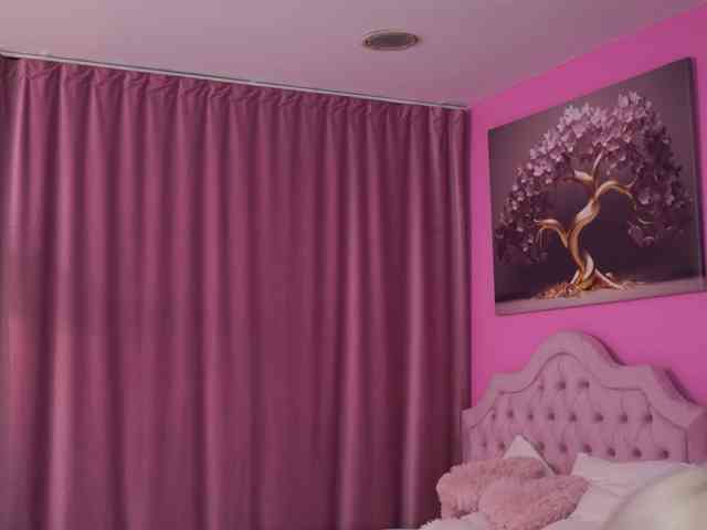 LaraBrynn webcam
