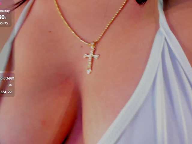 ZoeGomez live cam on BongaCams