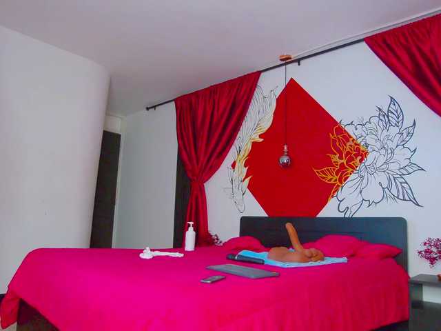 Lia-Avalonn live webcam show