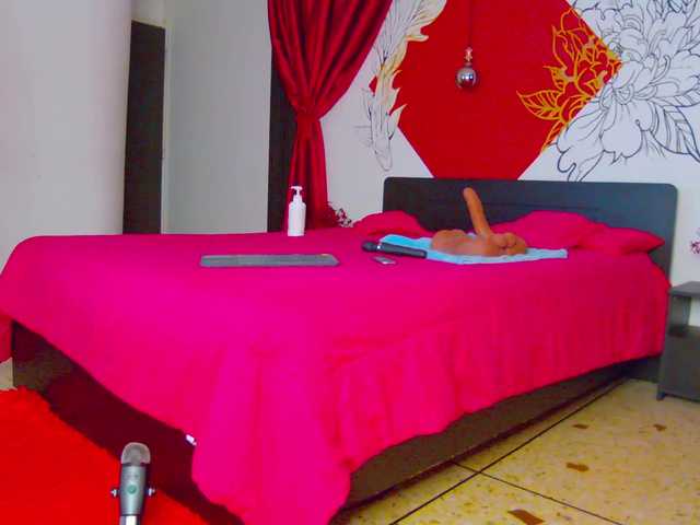 Lia-Avalonn live webcam show
