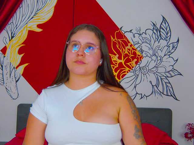 Lia-Avalonn live webcam show