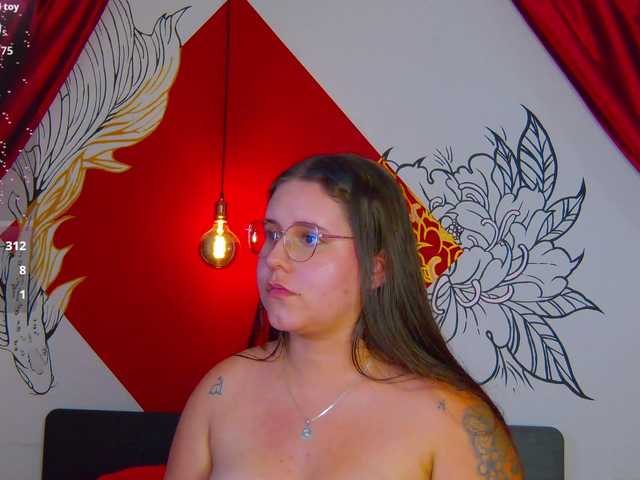Lia-Avalonn live webcam show