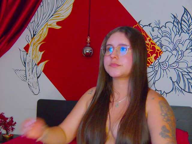 Lia-Avalonn live webcam show