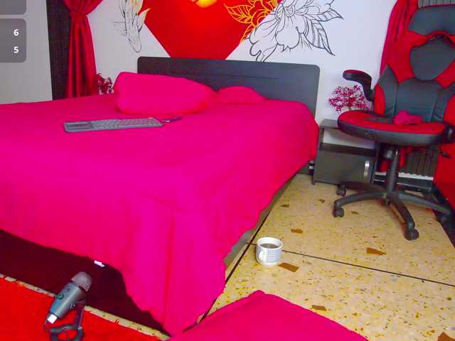 Lia-Avalonn live webcam show