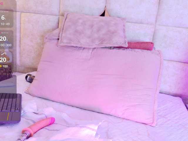 JuliaSantos live cam on BongaCams