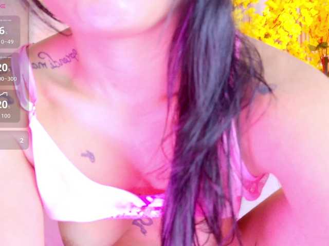 JuliaSantos live cam on BongaCams