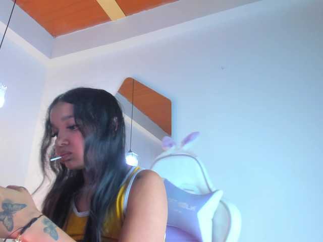 JuliaSantos live cam on BongaCams