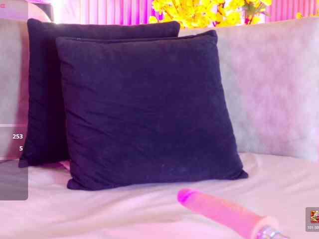 JuliaSantos Live Webcam on BongaCams