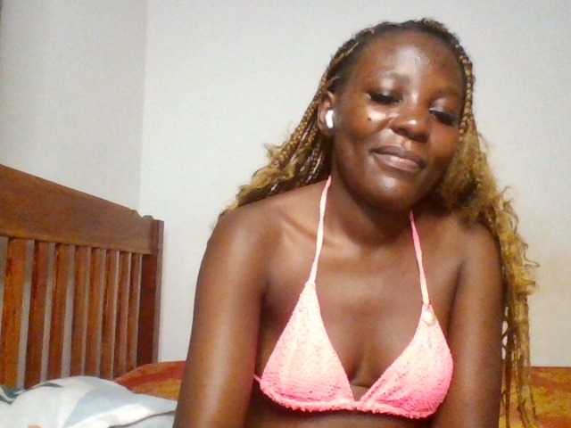 Dimplelaydy live cam on BongaCams