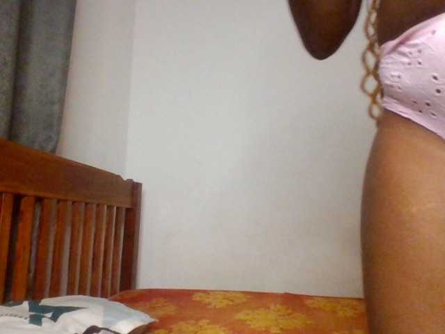 Dimplelaydy live cam on BongaCams