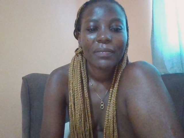 Dimplelaydy live cam on BongaCams
