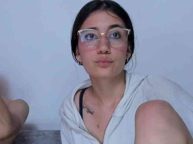 Duoglow1's cam show statistics and live stream