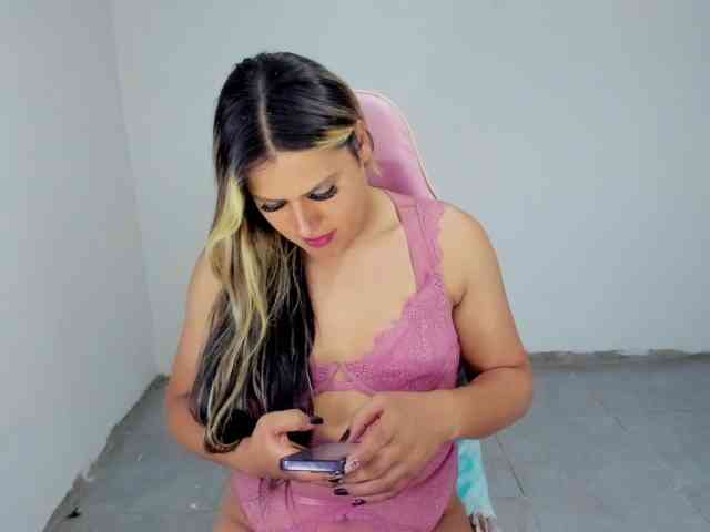 daniela-velvet Live Webcam on BongaCams