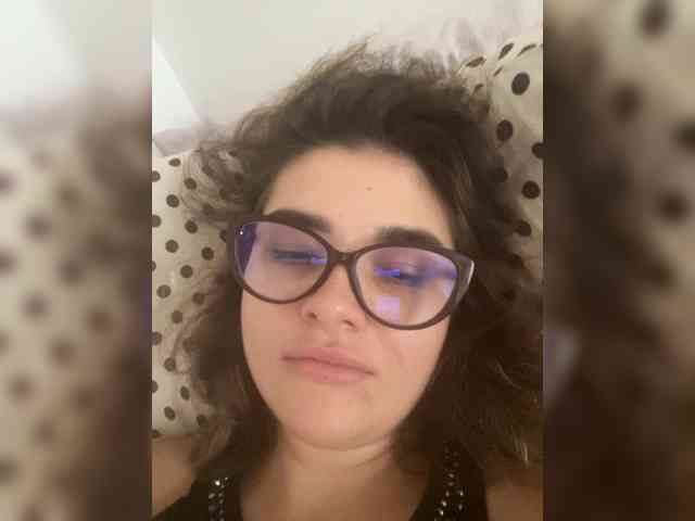 Kamelia7's cam show statistics and live stream