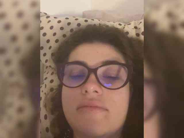 Kamelia7's cam show statistics and live stream