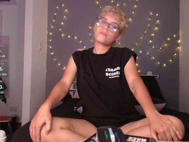 MiaSinclair webcam