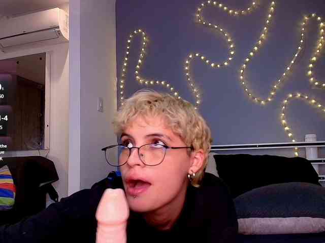 MiaSinclair webcam