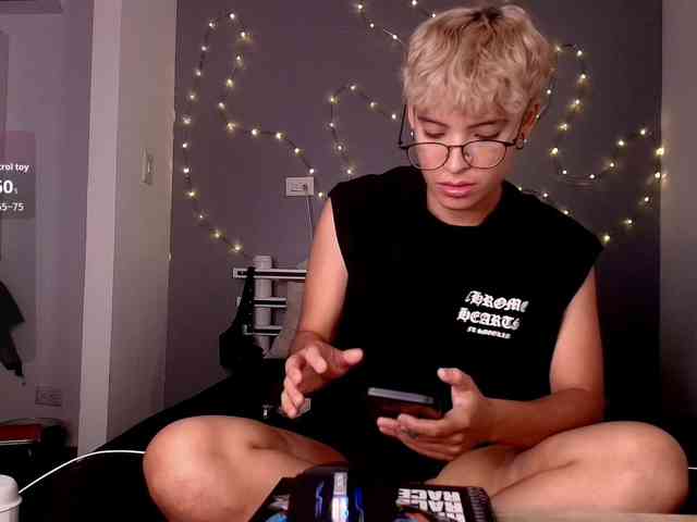 MiaSinclair webcam