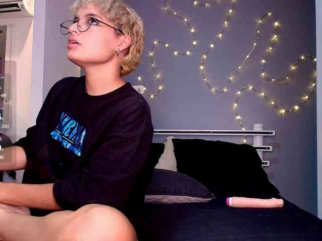 MiaSinclair webcam