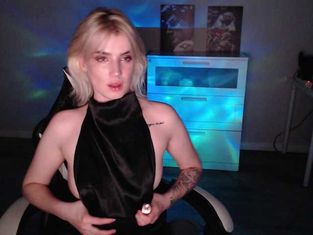 kissmeslow- live sex show