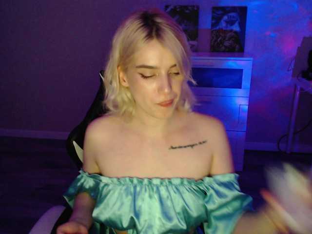 KissMeSlow- live cam