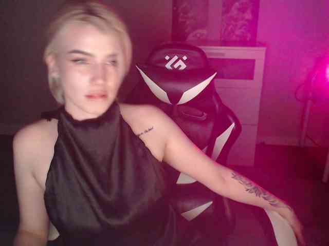 KissMeSlow- Live Webcam on BongaCams