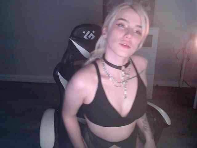 KissMeSlow- Live Webcam on BongaCams