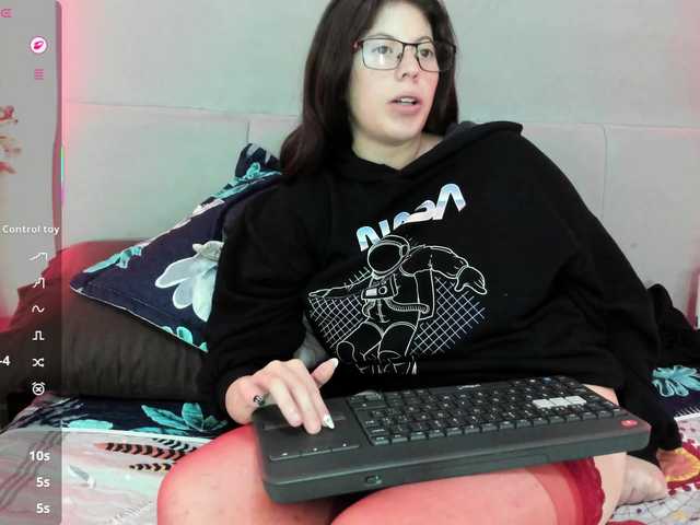 le modèle barbie-devon est en webcam porno dans un show sur le site bongacams, il possède les tags suivants: Latino/Hispanic,Brunette,Trimmed