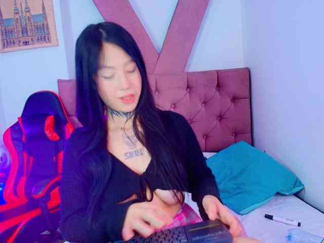 AlannaSweett webcam