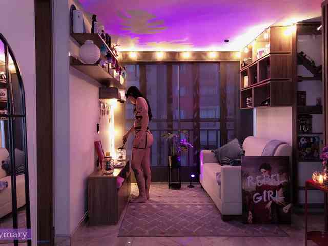 Modella: SaraaDesire