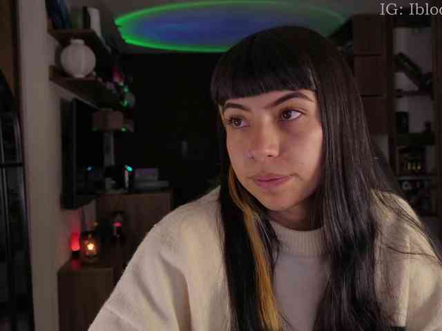 SaraaDesire webcam
