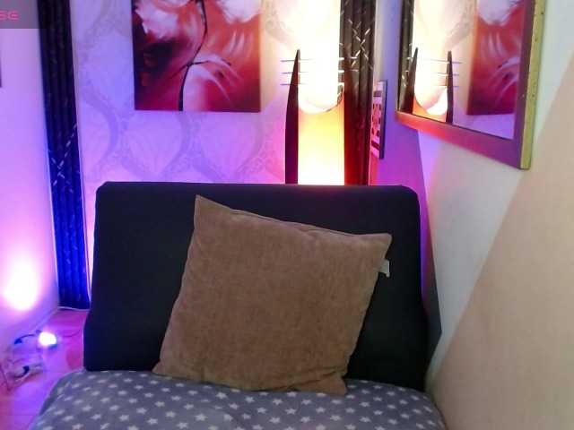 luuciaa-Moor live cam on BongaCams