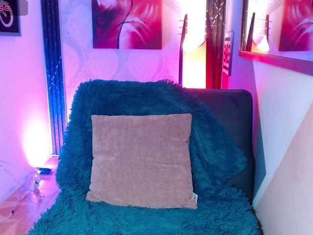 luuciaa-Moor live cam on BongaCams